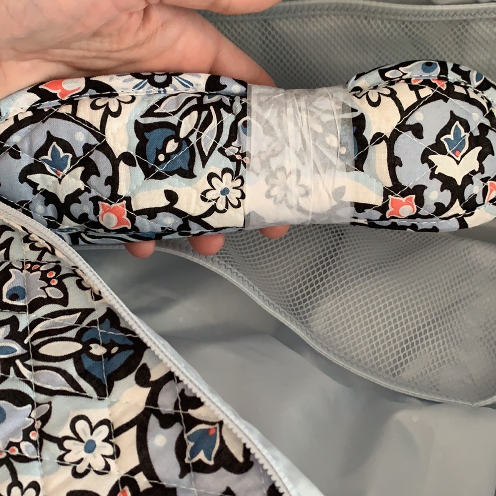 NWT vera bradley grand traveler libson medallion - Picture 9 of 13